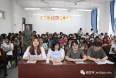 学校举办“护士基础礼仪规范”的培训