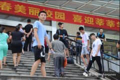 开学系列报道（四）：不畏酷热 争当教官助理