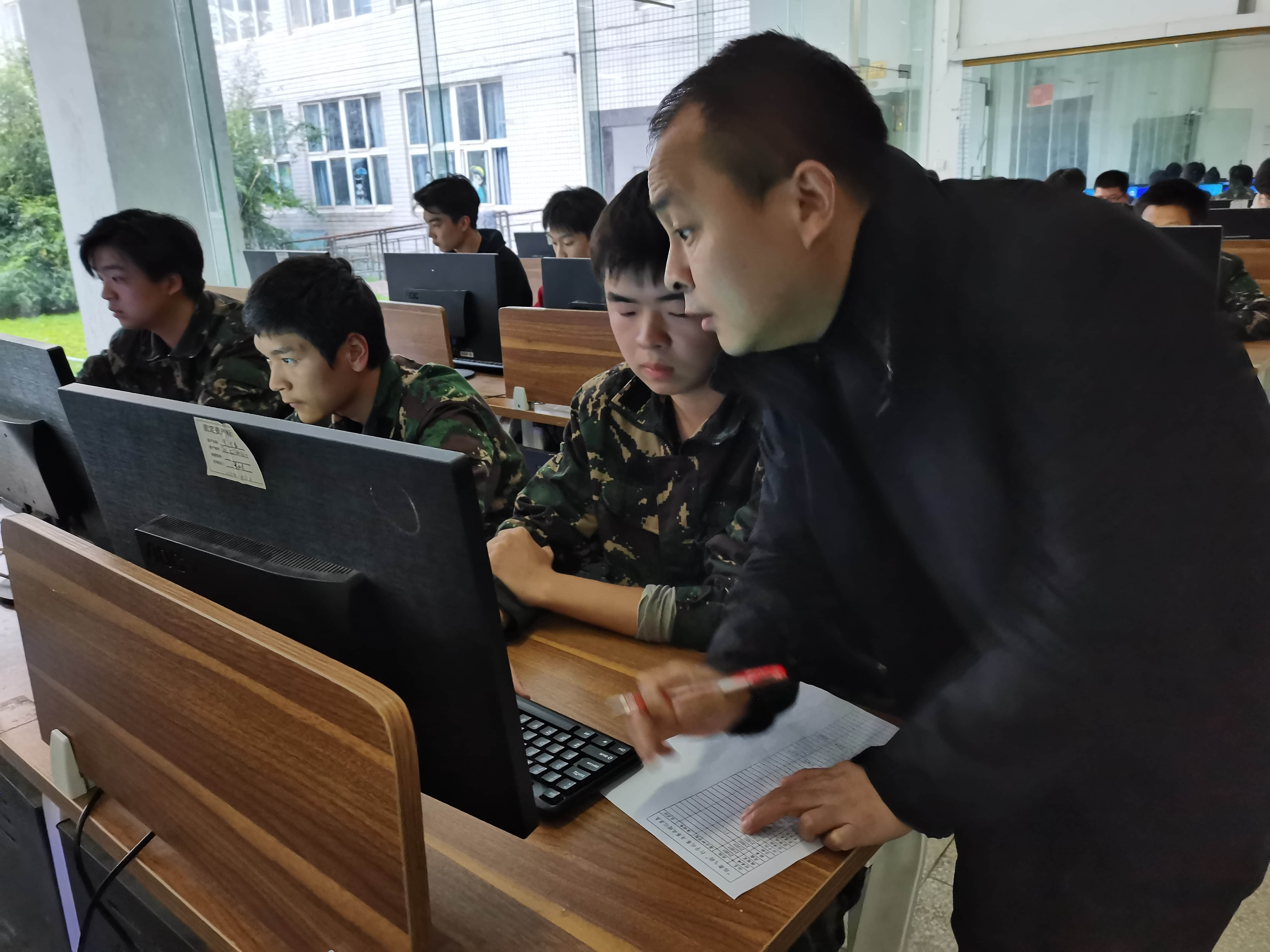 武汉军需“指舞飞扬”打字比赛